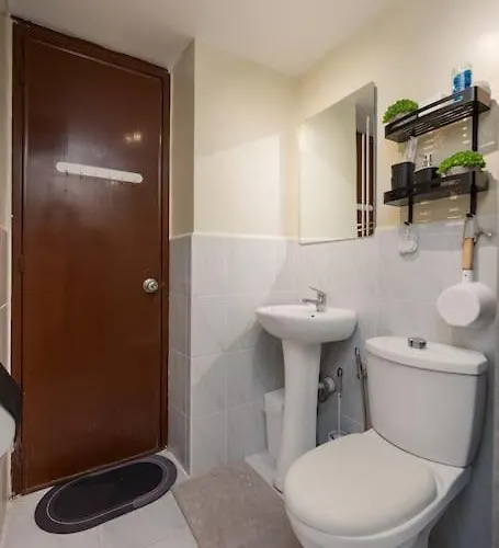 アパート Airport Haven Condotel - Near Mactan-cebu Airport 13 Mins Ride, Self Check-in, Wifi, Netflix, Pool And Balcony View マクタン