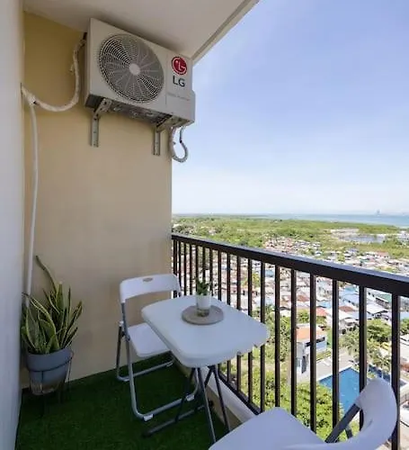 アパート Airport Haven Condotel - Near Mactan-cebu Airport 13 Mins Ride, Self Check-in, Wifi, Netflix, Pool And Balcony View マクタン