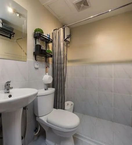 Airport Haven Condotel - Near Mactan-cebu Airport 13 Mins Ride, Self Check-in, Wifi, Netflix, Pool And Balcony View アパート
