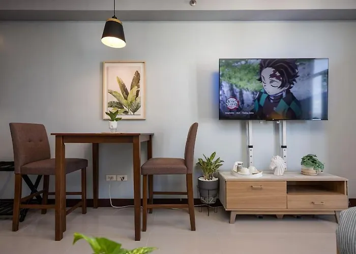 Airport Haven Condotel - Near Mactan-cebu Airport 13 Mins Ride, Self Check-in, Wifi, Netflix, Pool And Balcony View * マクタン