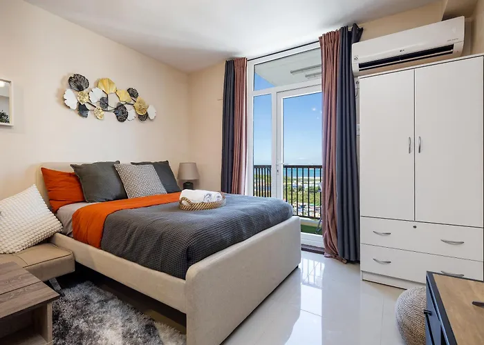 Airport Haven Condotel - Near Mactan-cebu Airport 13 Mins Ride, Self Check-in, Wifi, Netflix, Pool And Balcony View アパート *