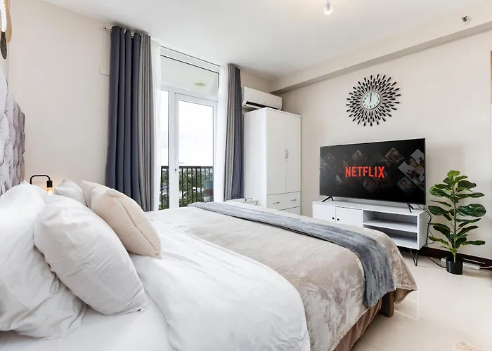 Airport Haven Condotel - Near Mactan-cebu Airport 13 Mins Ride, Self Check-in, Wifi, Netflix, Pool And Balcony View アパート *