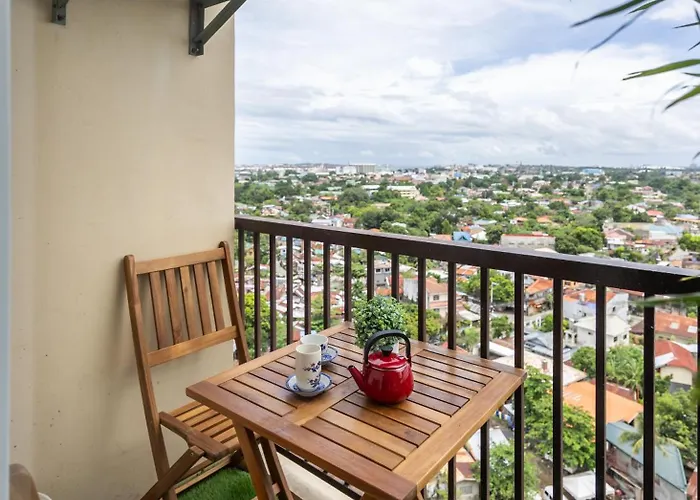 Airport Haven Condotel - Near Mactan-cebu Airport 13 Mins Ride, Self Check-in, Wifi, Netflix, Pool And Balcony View アパート