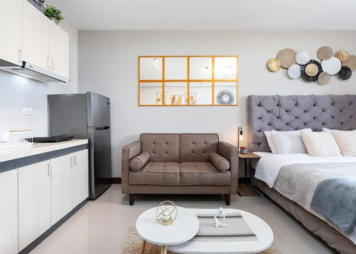 Airport Haven Condotel - Near Mactan-cebu Airport 13 Mins Ride, Self Check-in, Wifi, Netflix, Pool And Balcony View アパート *