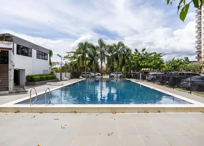 Airport Haven Condotel - Near Mactan-cebu Airport 13 Mins Ride, Self Check-in, Wifi, Netflix, Pool And Balcony View アパート