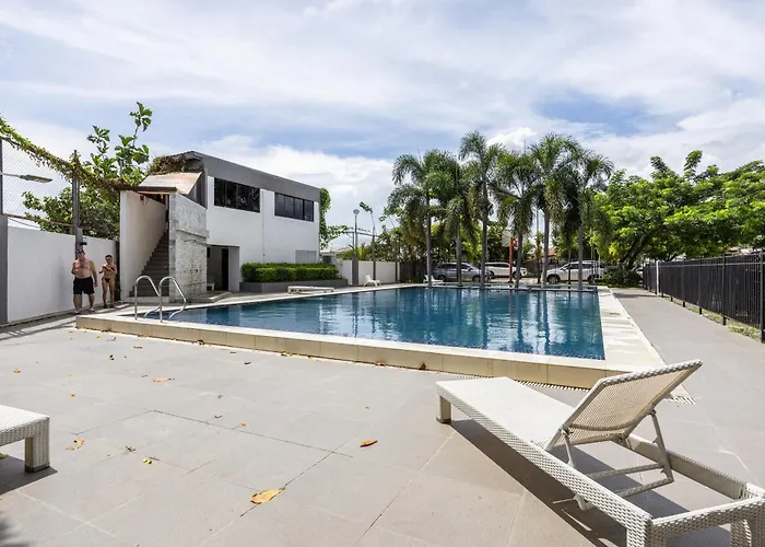 Airport Haven Condotel - Near Mactan-cebu Airport 13 Mins Ride, Self Check-in, Wifi, Netflix, Pool And Balcony View アパート マクタン