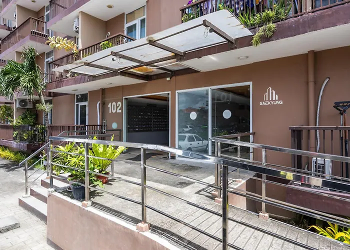 Airport Haven Condotel - Near Mactan-cebu Airport 13 Mins Ride, Self Check-in, Wifi, Netflix, Pool And Balcony View *